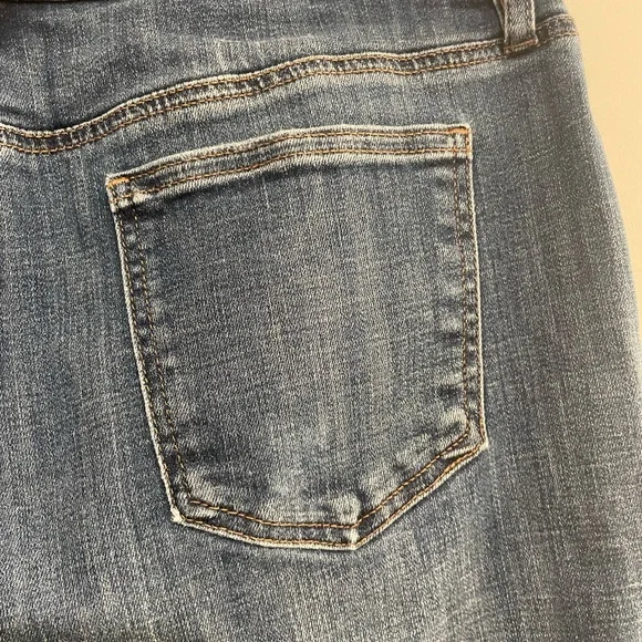 Chico's So Slimming Girlfriend Slim Leg Crop Jeans. Women’s size 10. - Picture 8 of 12